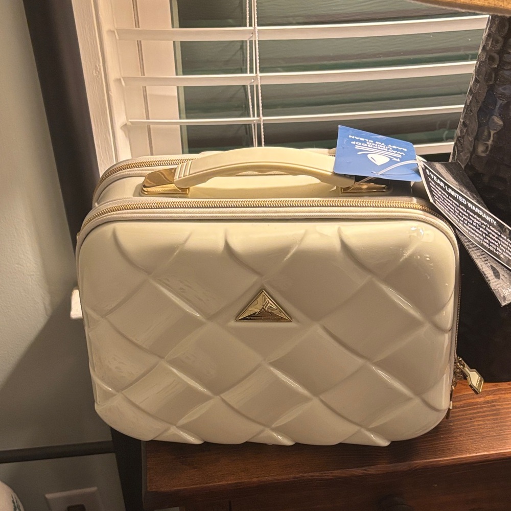 TRIFORCE luggage Cream Hard Vanity Case